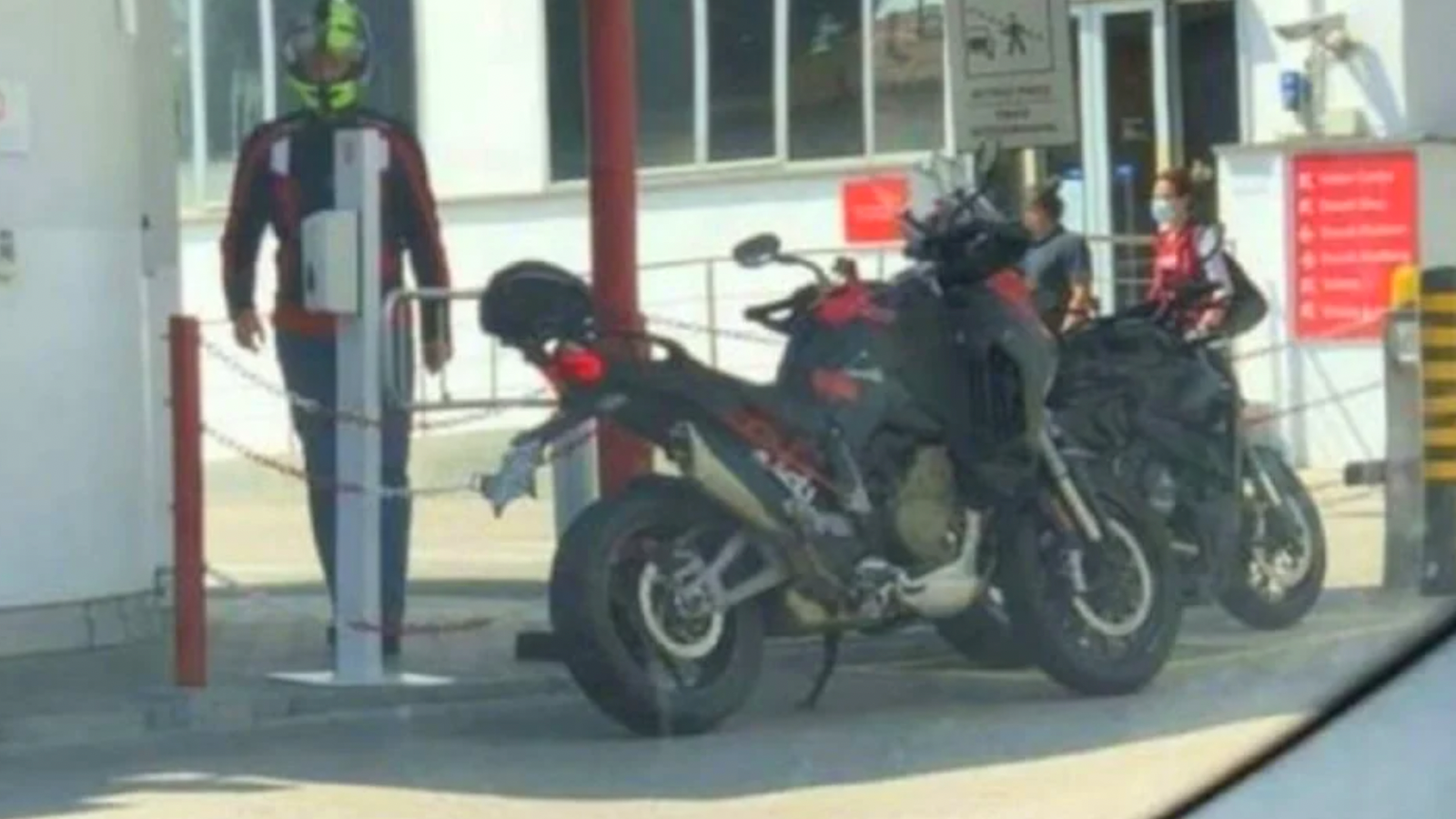 Ducati Streetfigter V2, Ducati Multistrada Pikes Peak [credit: GPOne]